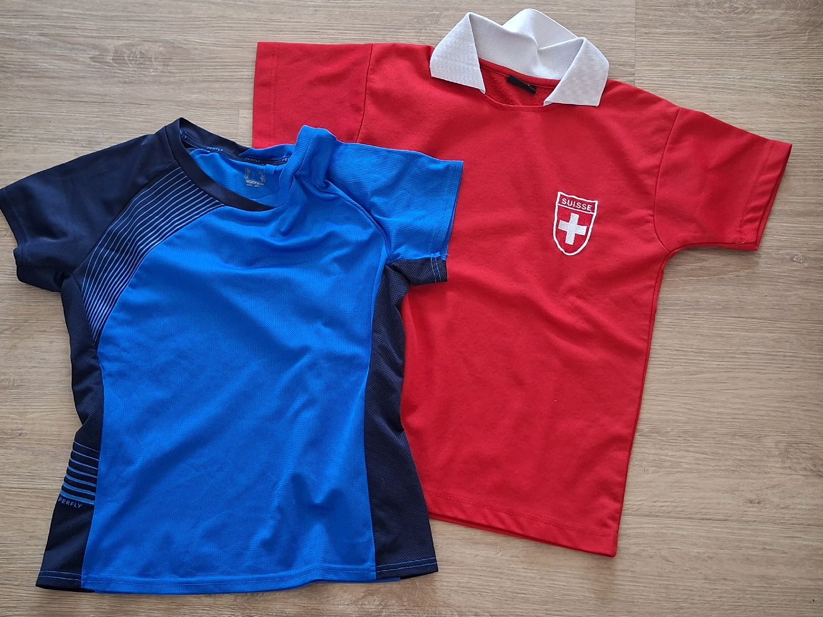 Chemises, T-shirts & Polos: 2x Sportshirt Gr 140 – D'occasion à Rebstein par minou0041