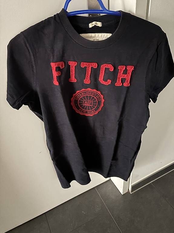 T-Shirts: Abercrombie & Fitch Tshirts  – Gebraucht aus Oberdiessbach von shan26