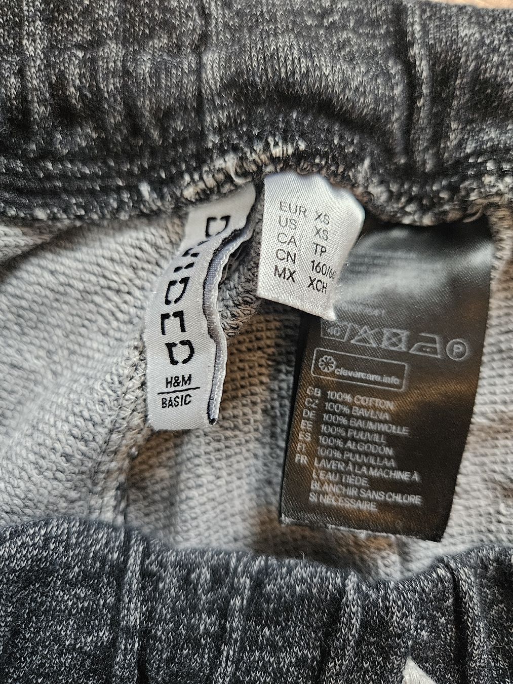H&M Hosen: Graue H&M Basic Shorts, Stoff – Gebraucht aus Ebikon von SecondChance_byM 2