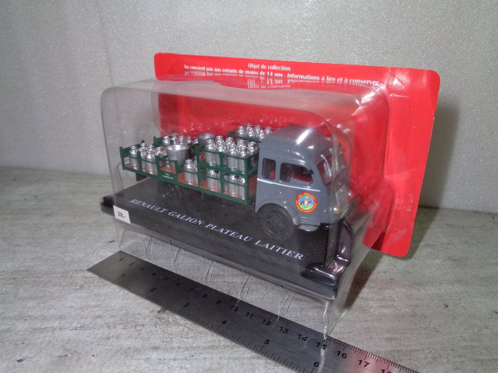 NOREV RENAULT TRUCK 2.5 Tonnes Galion Laitier - Blue 1:43 - Very Good