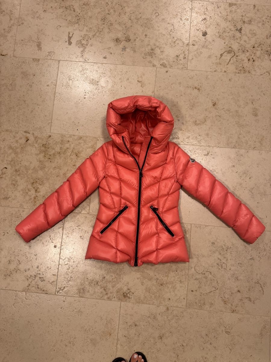 Moncler Vestes: Moncler Down Jacket Coral Size 1 Used Condition – D'occasion à Herrliberg par lari_h99