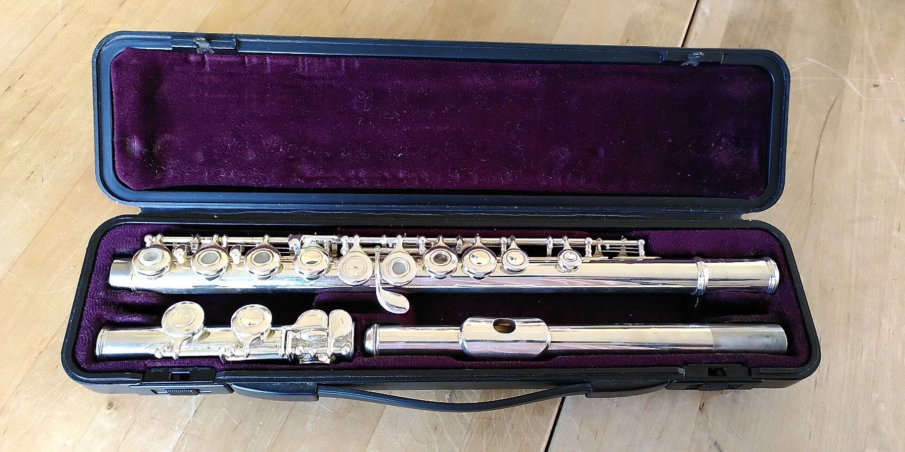 Yamaha Strumenti musicali: Querflöte Yamaha 261 mit Etui silberfarben gebraucht – Usato da Baldegg venduto da Arjona