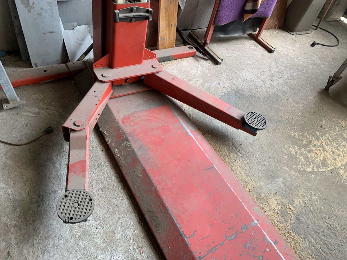 Hebebühne & Wagenheber: Lift Auto 2500 Kg – Gebraucht aus Losone von val_9rbv 2