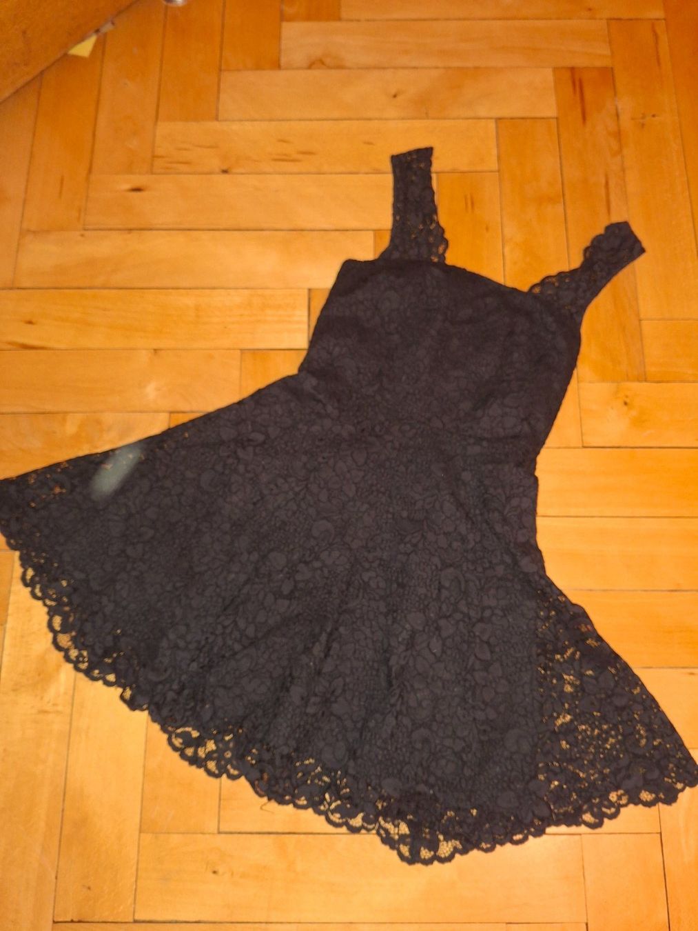 Other Stories Vestiti: kurzes Spitzenkleid von "and other stories" – Usato da Bern venduto da Akatinka 2