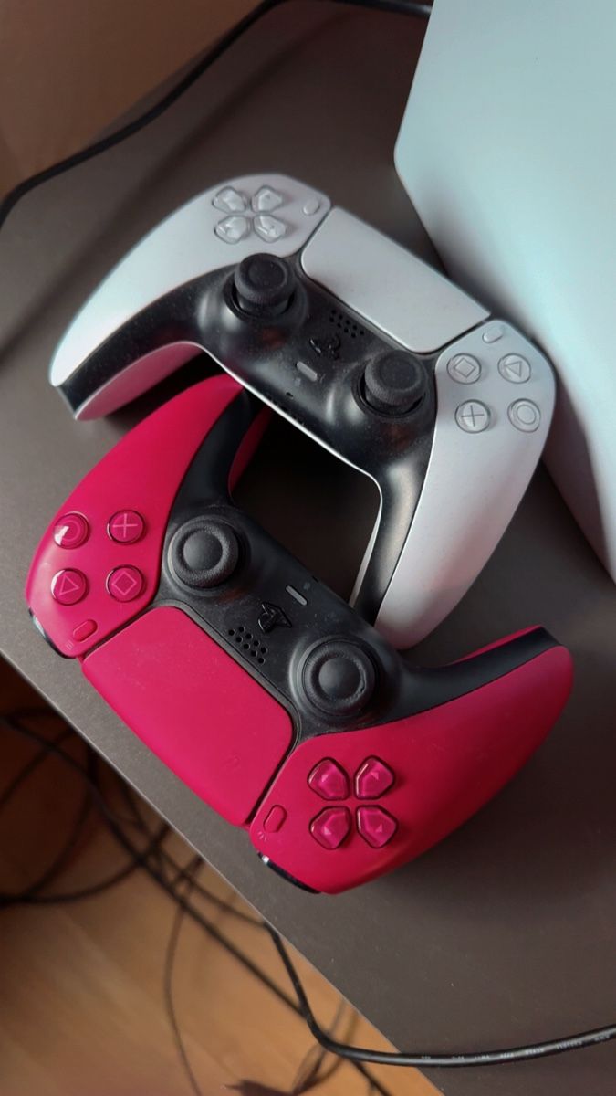 Sony Consoles: Sony PlayStation 5 Digital Edition mit 2 Controller – D'occasion à Zürich par iha_x8qc 1