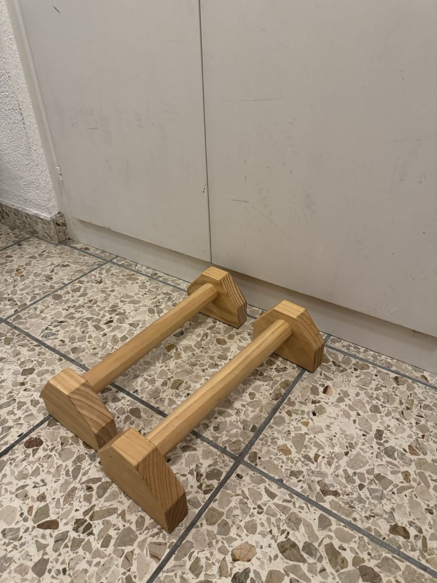 Hometrainer: Low Parallettes aus Holz, neuwertig – Nuovo (secondo la descrizione) da Flüelen venduto da Quant2