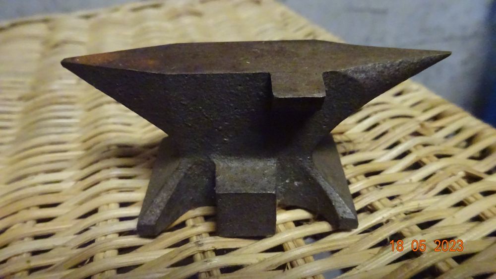 Petite Enclume Ancienne En Acier - 2,5 Kg - 15 Cm De Long - Pour Collection Ou Déco