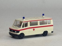 VE1- Herpa Mercedes 207 D Krankenwagen