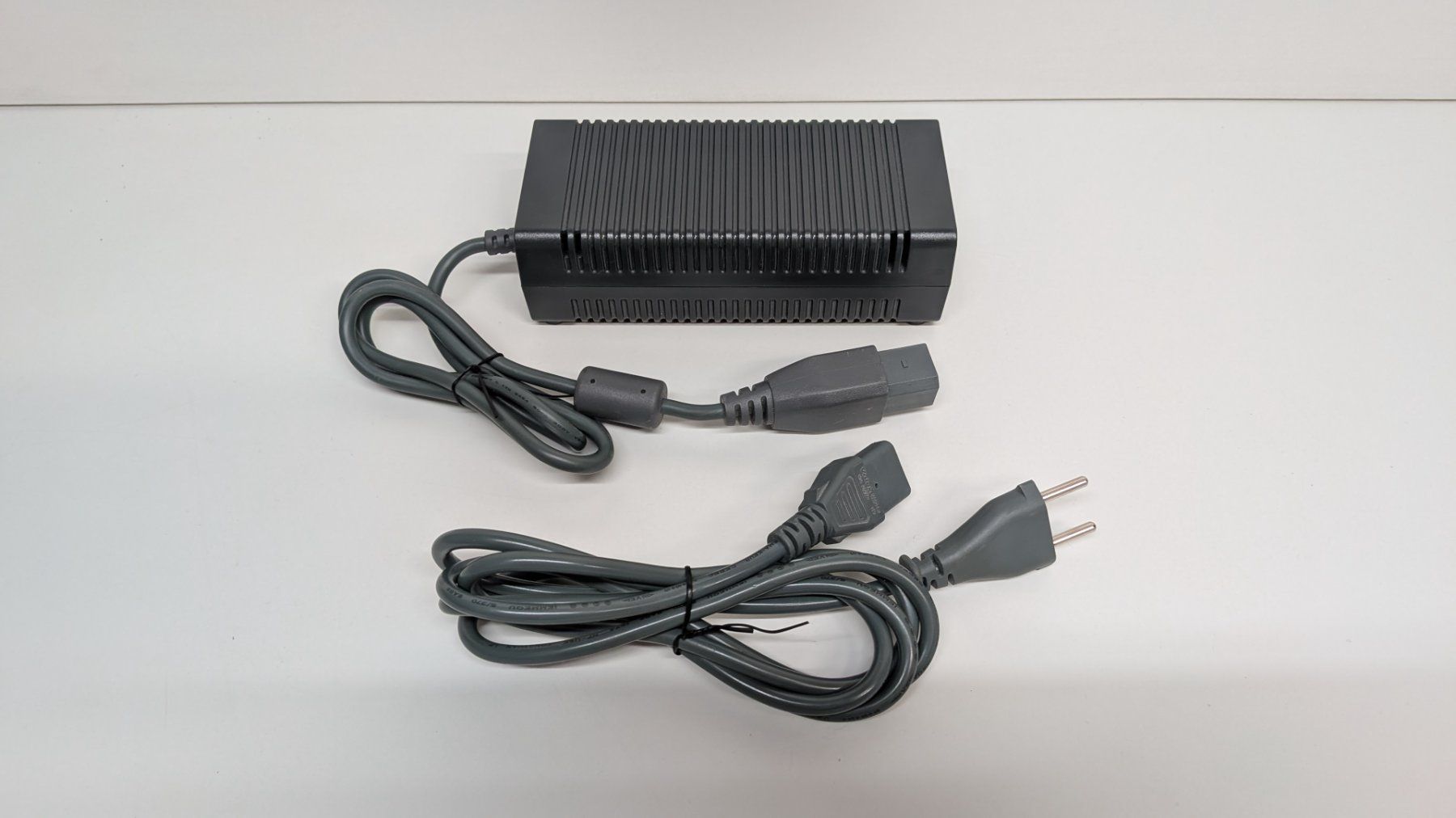 Microsoft Adaptateurs & Câbles: Original Xbox 360 Netzteil / Power Adapter – D'occasion à Menziken par mame18