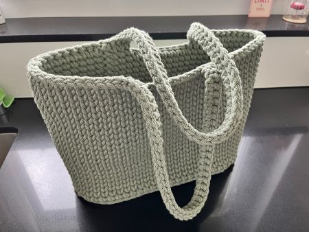 Handmade Umhängetasche in eucalyptus green