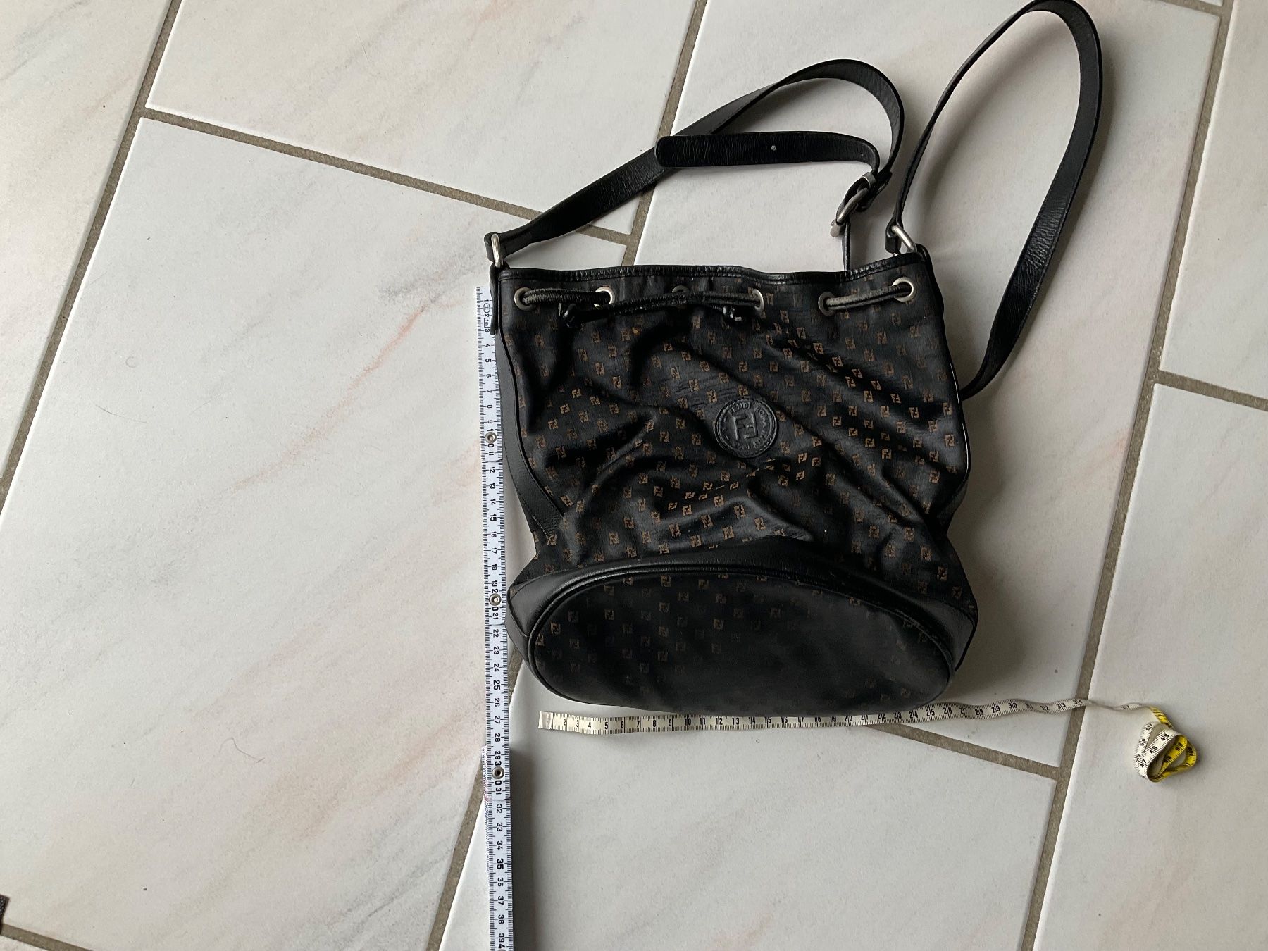Fendi Borse da donna: FENDI Damen Beuteltasche – Usato da weiach venduto da gobeyond 1