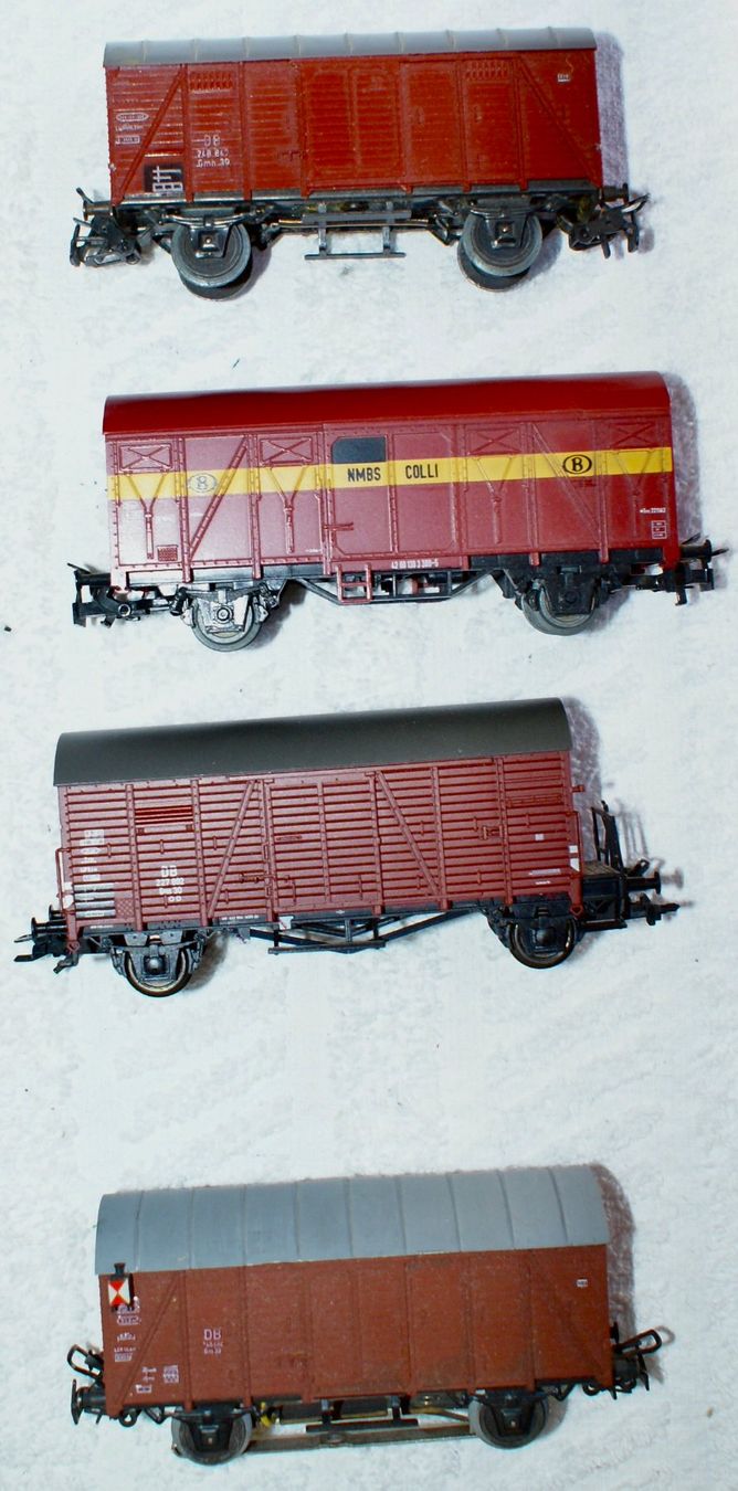 Märklin Modelleisenbahnen: Lot de 4 wagons Marklin avec fin de convoi éclairé – Gebraucht aus Morrens VD von alain50