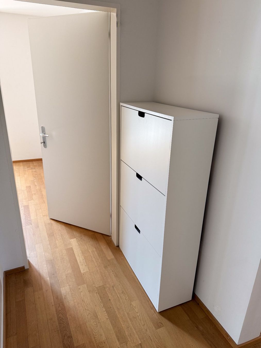 Armadi: Alles muss raus: Schuhschrank – Usato da Zürich venduto da heysmokey 1