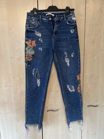 Jeans mit Blumenstickmuster Gr. 36