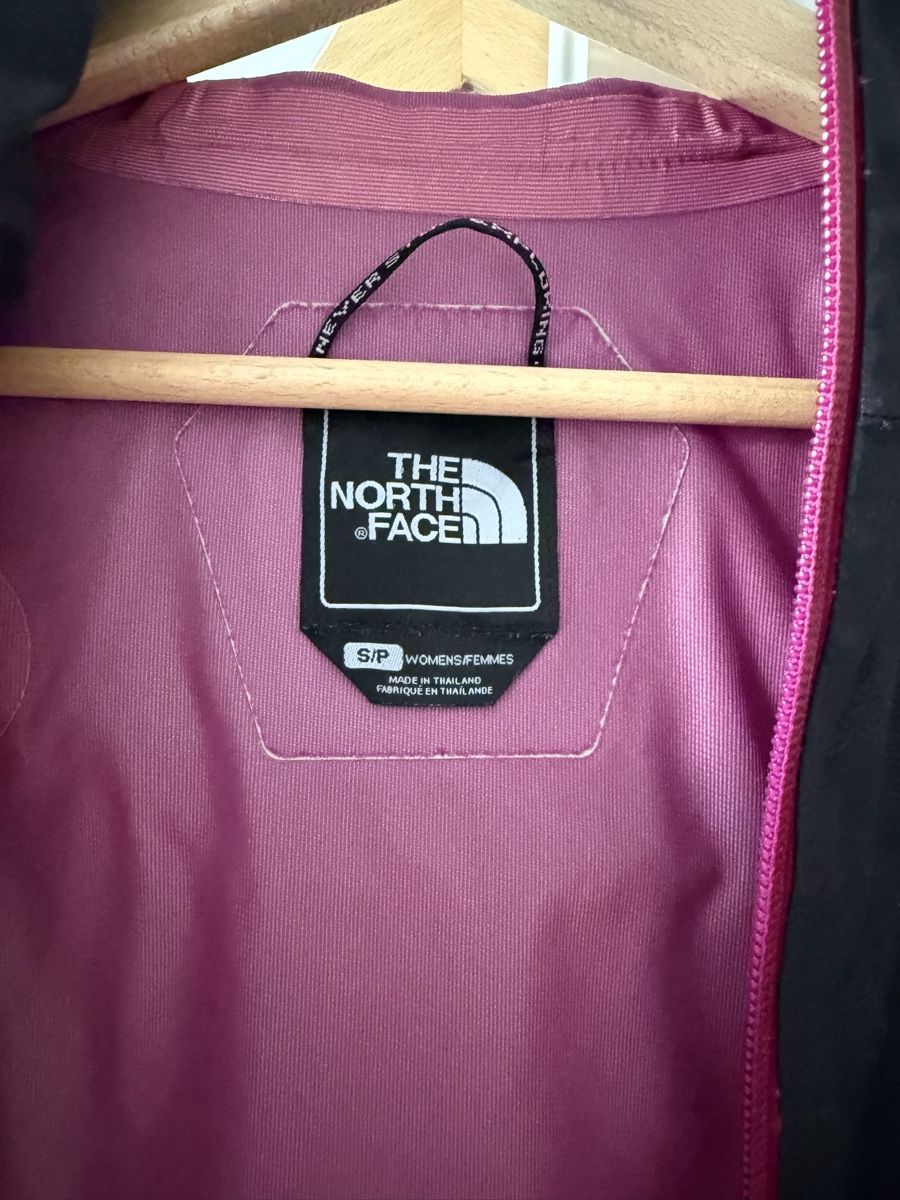 North Face Giacche: The North Face Damen Regenjacke, Grösse S – Nuovo (secondo la descrizione) da Muri b. Bern venduto da mar_q2qr 1