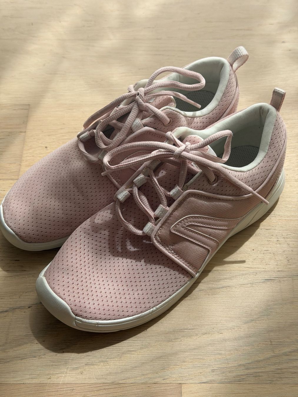 Decathlon Damenschuhe: Pink Decathlon Sneakers (Gr. 39) – Gebraucht aus Dübendorf von kmag-20
