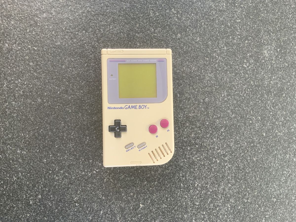 Nintendo Konsolen: Nintendo Game Boy  – Defekt aus Magden von Jackevaro
