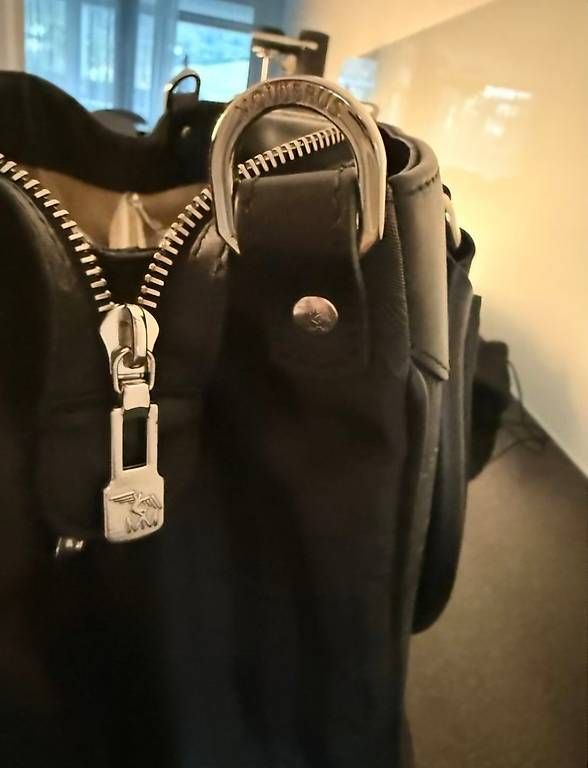 Borse da donna: Maison Mollerus Handtasche Neuwertig – Usato da Seuzach venduto da Ea1512 1