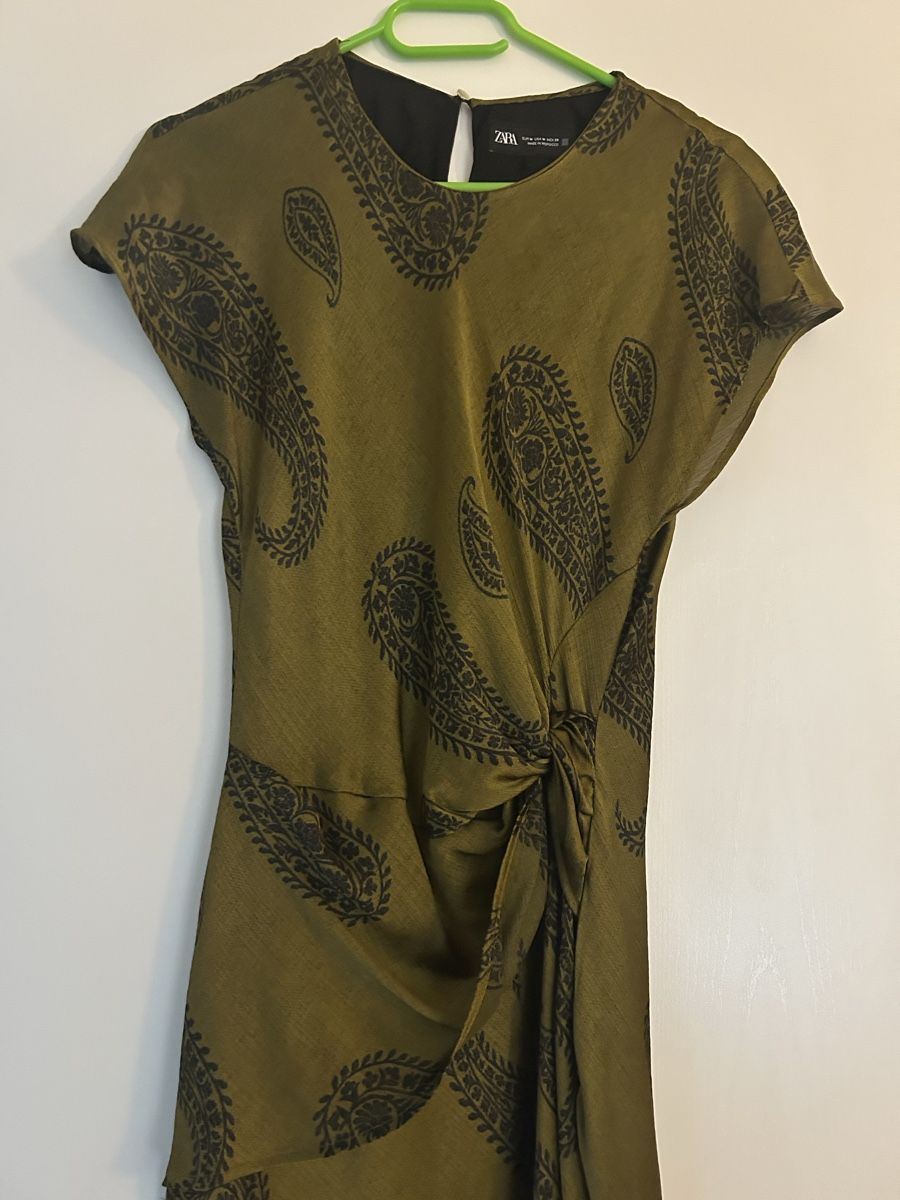 Zara Robes: Robe longue kaki imprimé – Neuf (Voir description) à Neuchâtel par EllenB