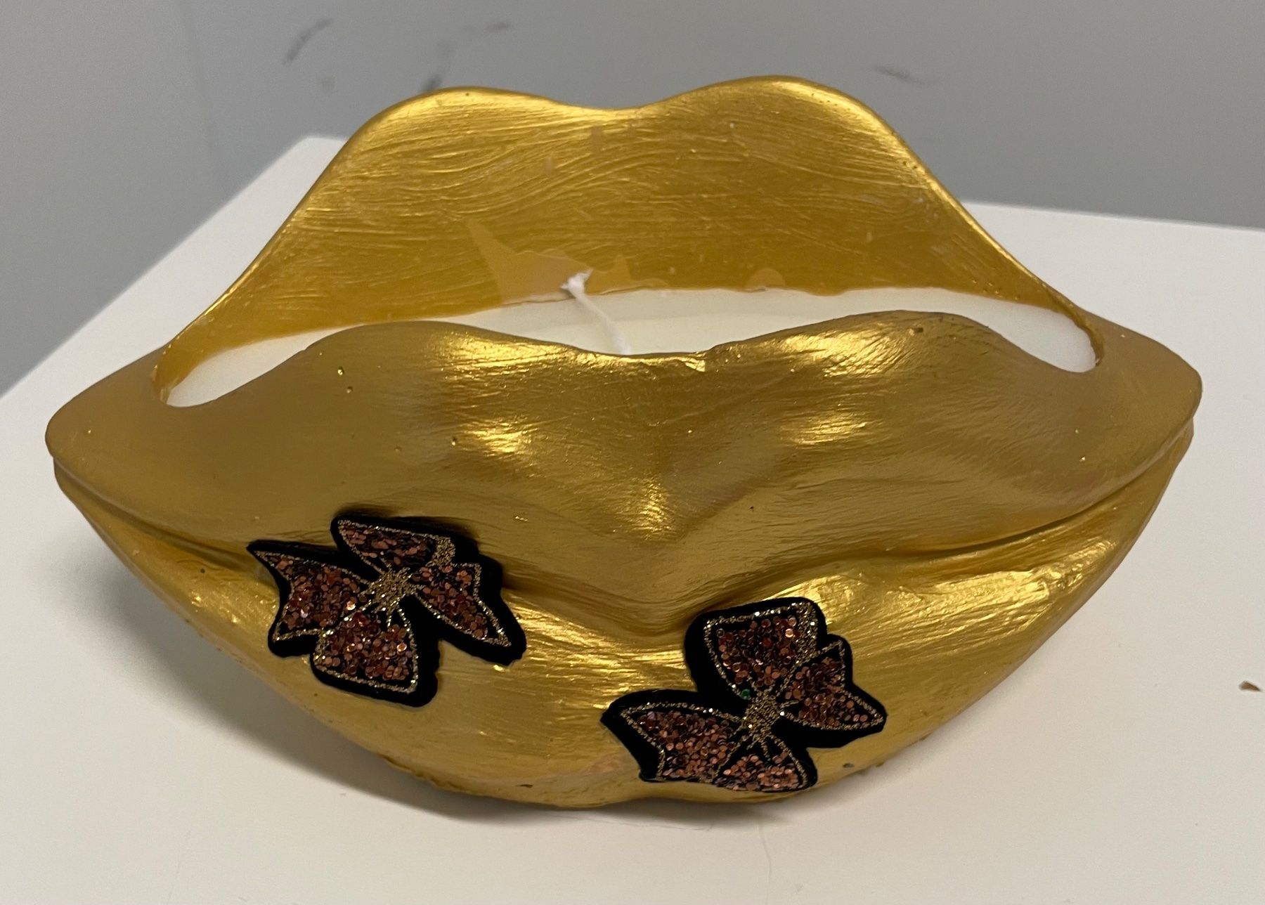 Candele: Vase- Kerze Lippe Gold – Nuovo e nell'imballaggio originale da Au ZH venduto da Jaggy4 2