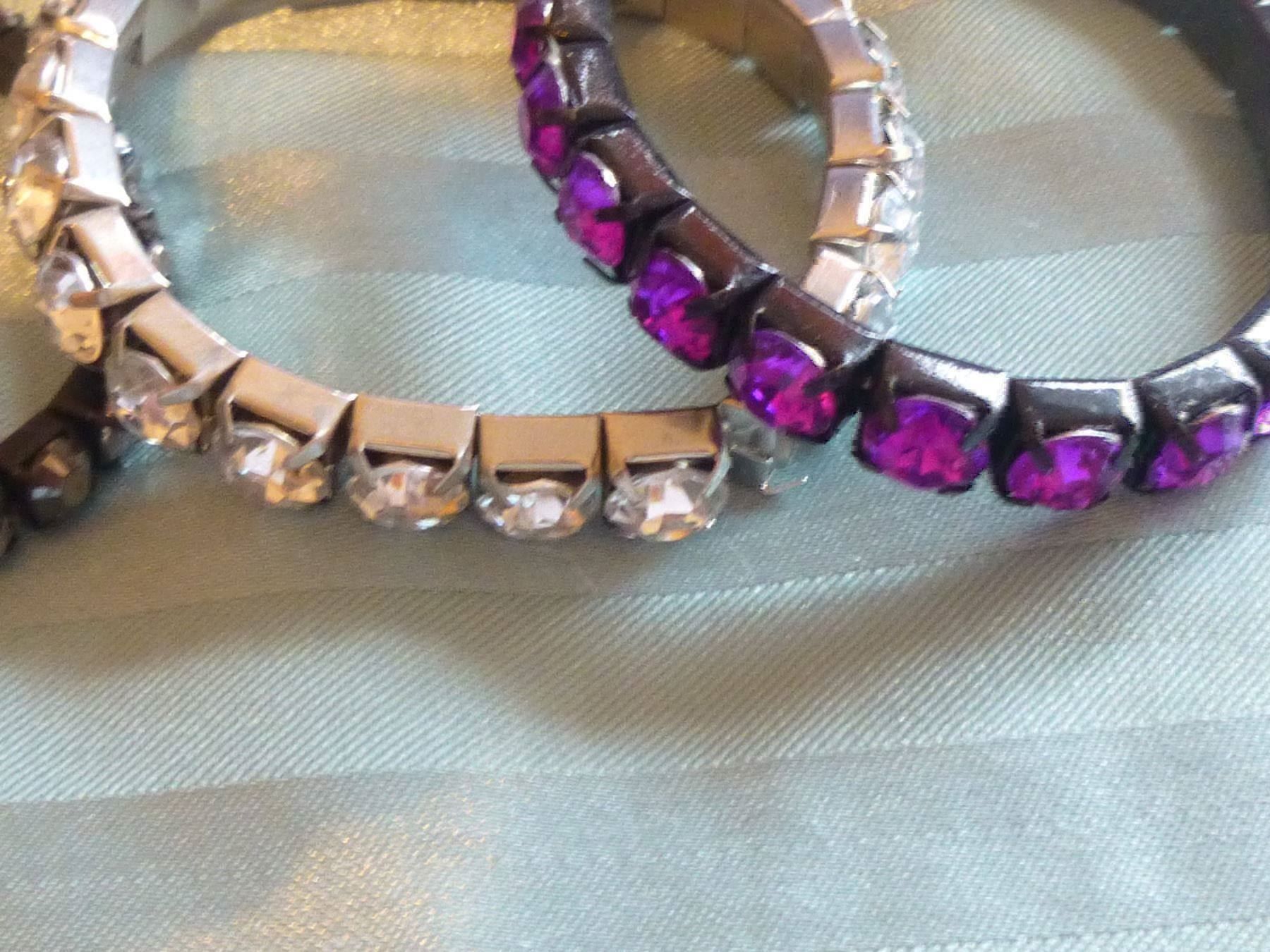 Bracciali & Braccialetti: 5 Armbänder "Brilli" +Acryl Lila/silber – Usato da Hinwil venduto da Glasperlen 1