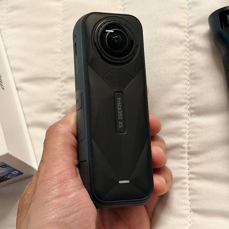 Insta360 Action Cam: Insta360 X5 Standard Bundle – D'occasion à Loveresse par HADS12 3