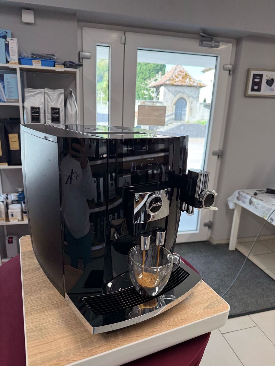Jura Kaffeemaschinen & Espressomaschinen: JURA J8 PIANO BLACK – Gebraucht aus Gränichen von Luma.KaffeeMaschinen 5