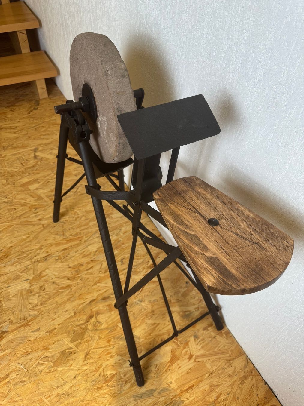 Smerigliatrici & Lucidatrici: Alte Schleifmaschine mit Sandstein – Usato da Winikon venduto da Luzern330 2