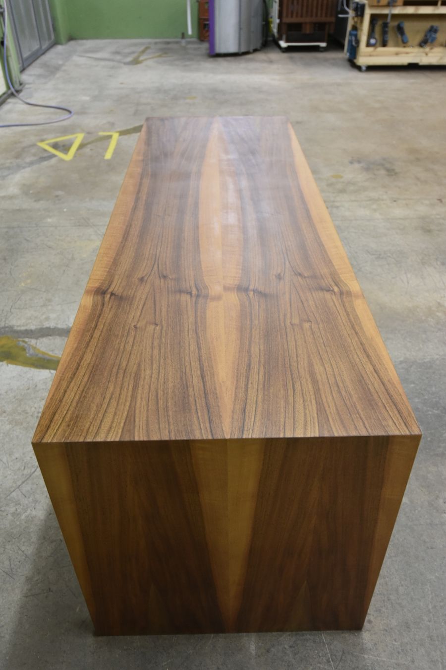 Tische: Designer Esstisch aus Nussbaum – Gebraucht aus Lichtensteig von Usedinstorecom 4