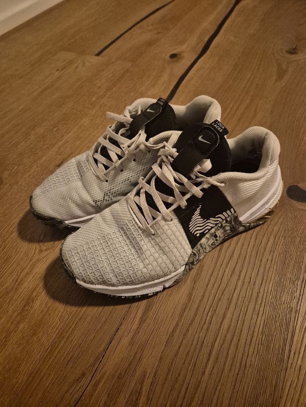 Nike Damenschuhe: Nike Metcon - 38.5 - personalisiert – Gebraucht aus Stilli von fiona_pfister