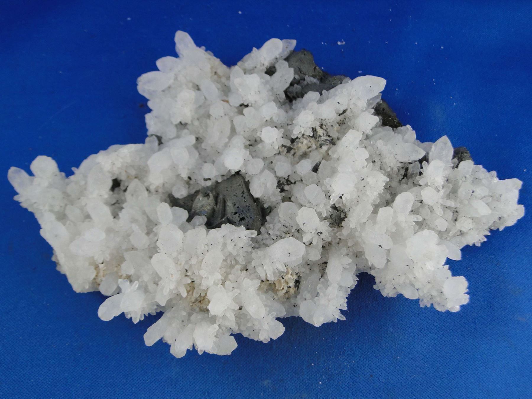 Mineralien & Heilsteine: Bergkristall mit Tetrahedrit – Gebraucht aus Schinznach Bad von Demerald 7