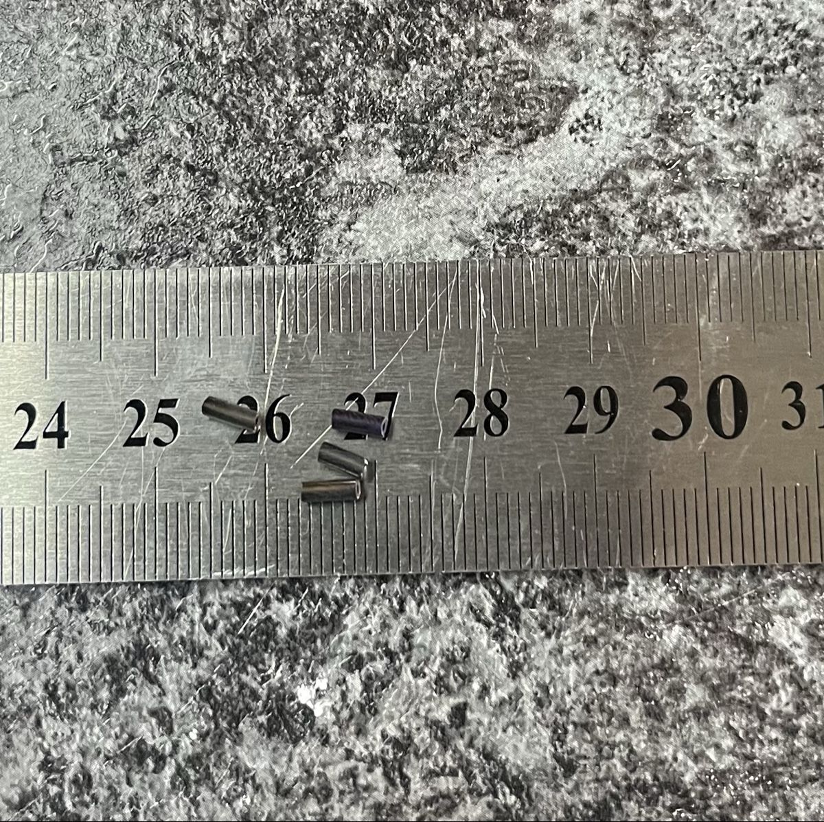 Perlen (unechte): Glasperlen Bugle kurz violett irisierend ~10g – Neu (gemäss Beschreibung) aus Zuchwil von MLV92 3