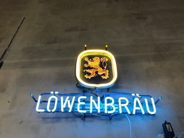 Insegne: Löwenbräu Neonwerbeschild – Usato da Konolfingen venduto da Smond