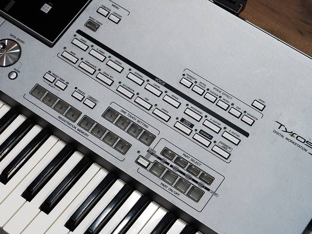 Strumenti musicali: Yamaha Tyros 5 Digital Workstation  – Usato da Unterseen venduto da Panini56