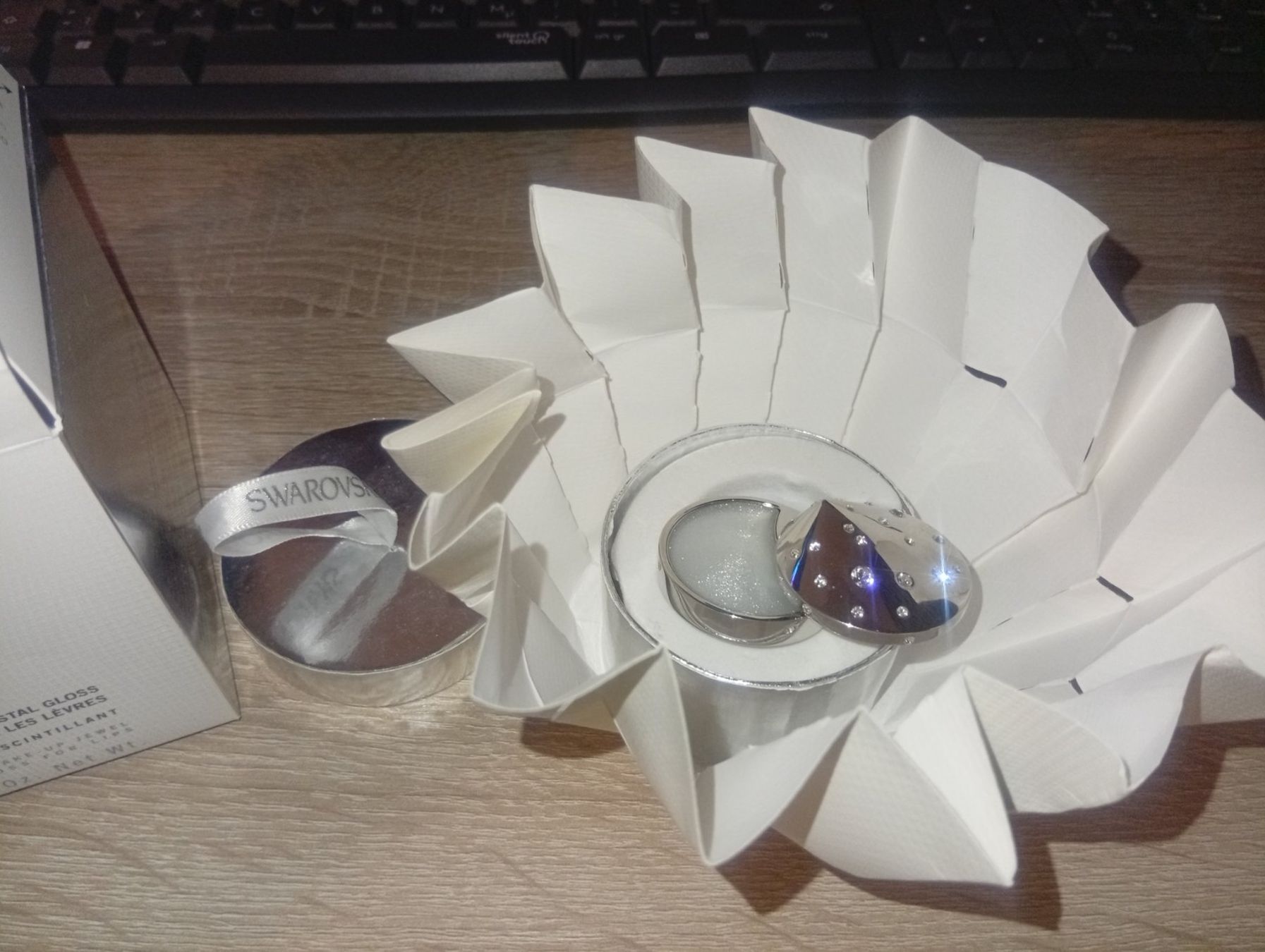 Swarovski Ciondoli: Swarovski Halsanhänger mit Lipgloss 2 gr – Nuovo e nell'imballaggio originale da Bischofszell venduto da UFpyro