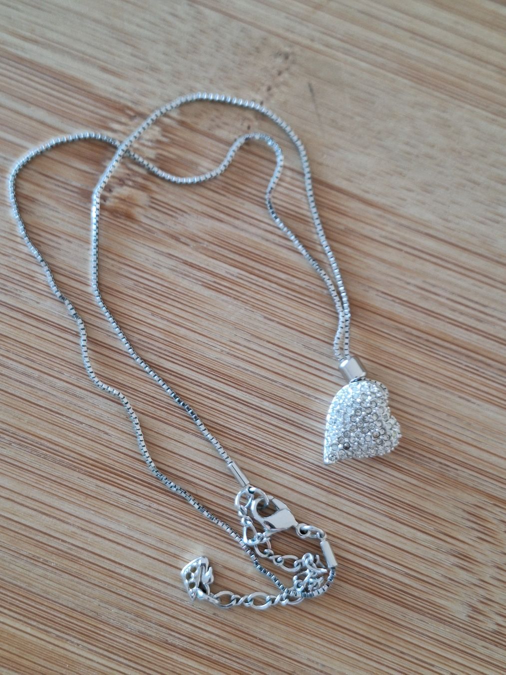 Catenine: Swarowski necklace – Nuovo (secondo la descrizione) da Cham venduto da Drukkerij