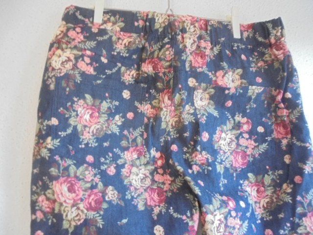 Jeans: Jeans mit rosa ROSEN  Gr. 40-42 – Nuovo (secondo la descrizione) da Hinwil venduto da Glasperlen 2