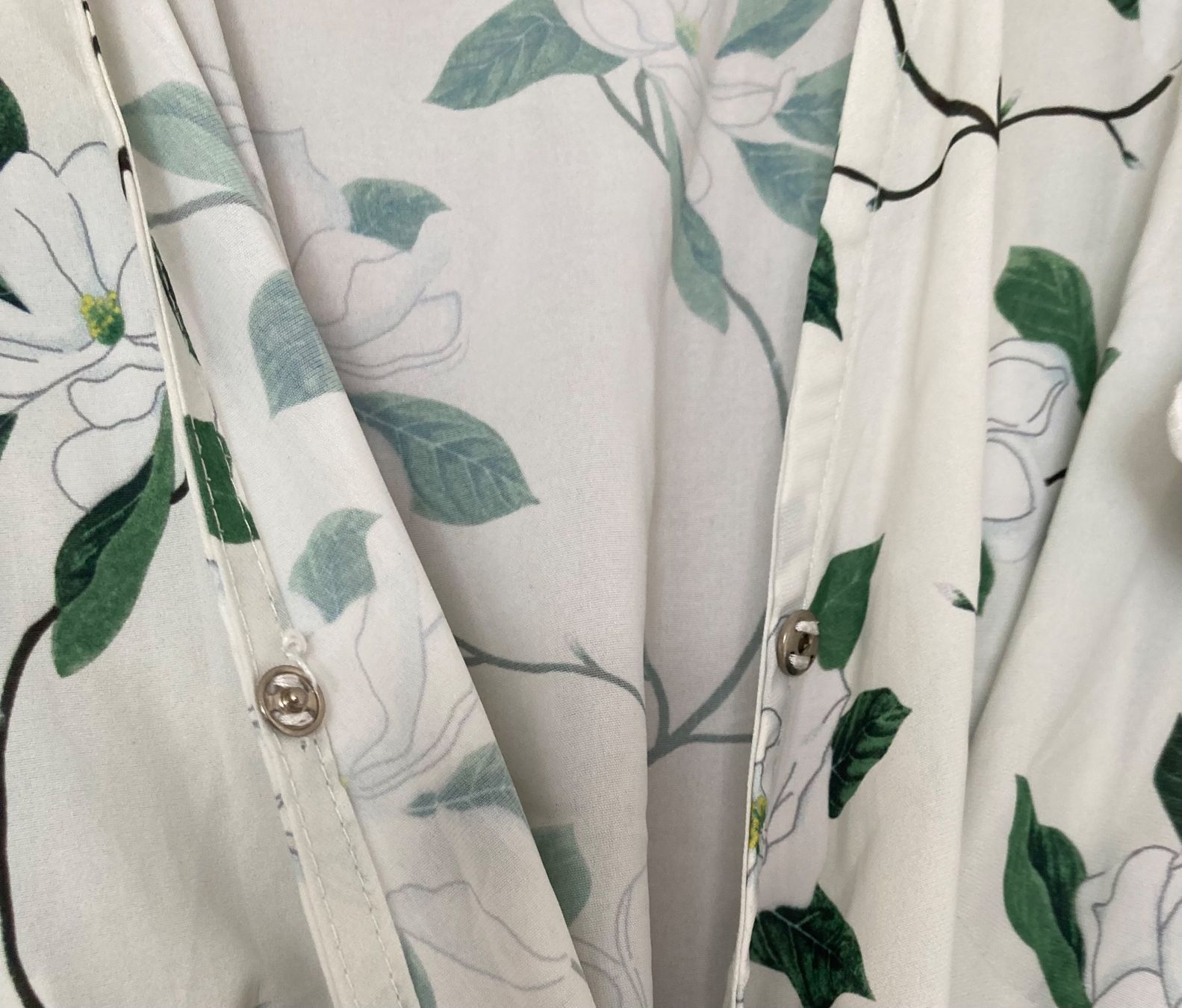 Kleider: Wickelkleid Sommer weiss Blumen – Gebraucht aus Wädenswil von qla76_wh 1