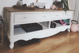 Shabby Chic Sidebord – charmantes Einzelstück