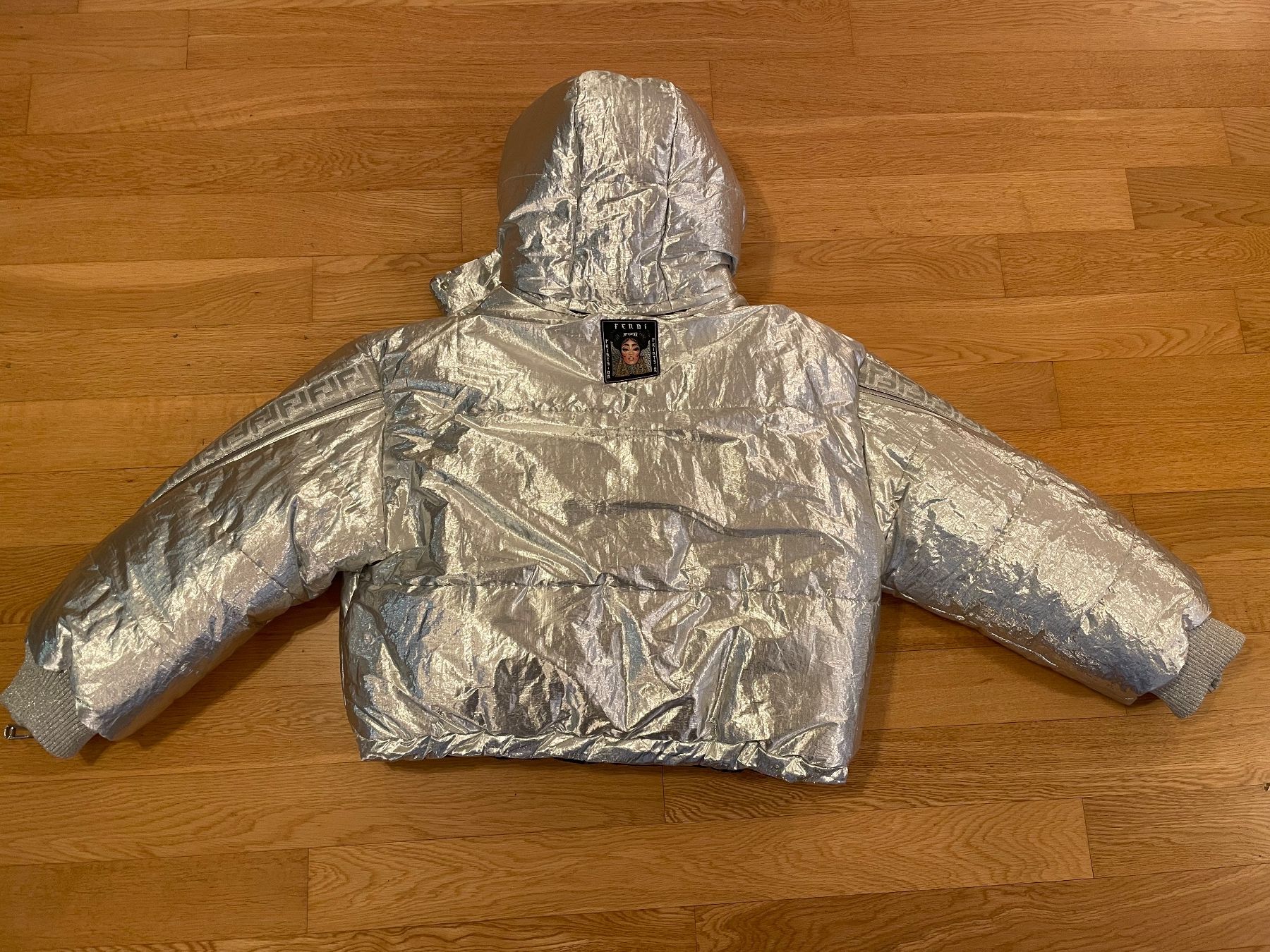 Fendi Giacche: FENDI x Nicky Minaj FF Puffer Jacket – Nuovo (secondo la descrizione) da Corcelles NE venduto da gingerbrain 1