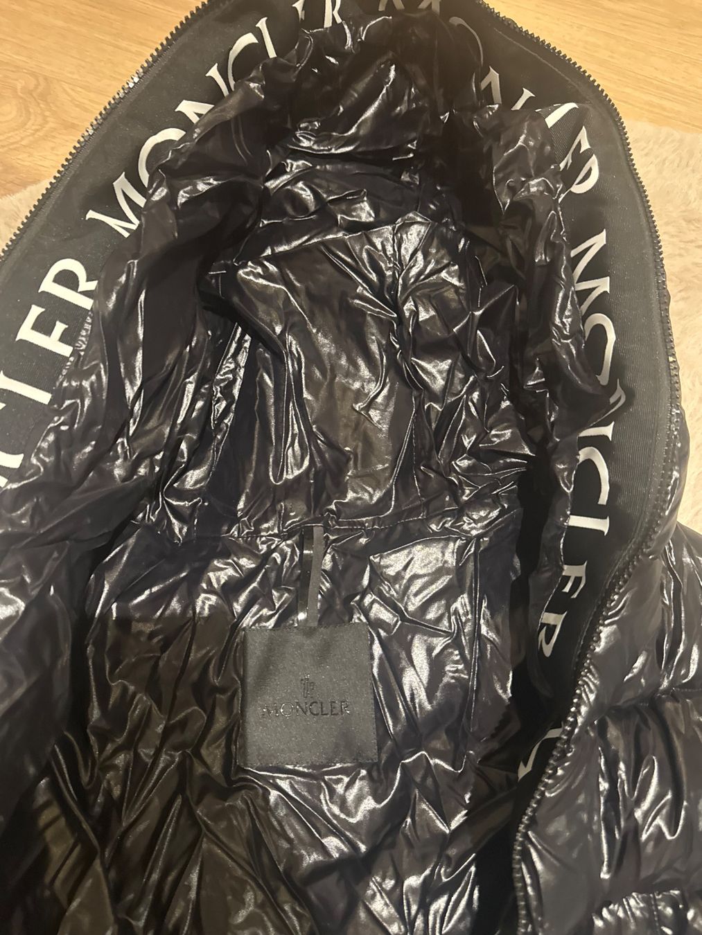 Moncler Jacken: Moncler Clair Giubbotto – Neu (gemäss Beschreibung) aus Rupperswil von nes_qs52 1
