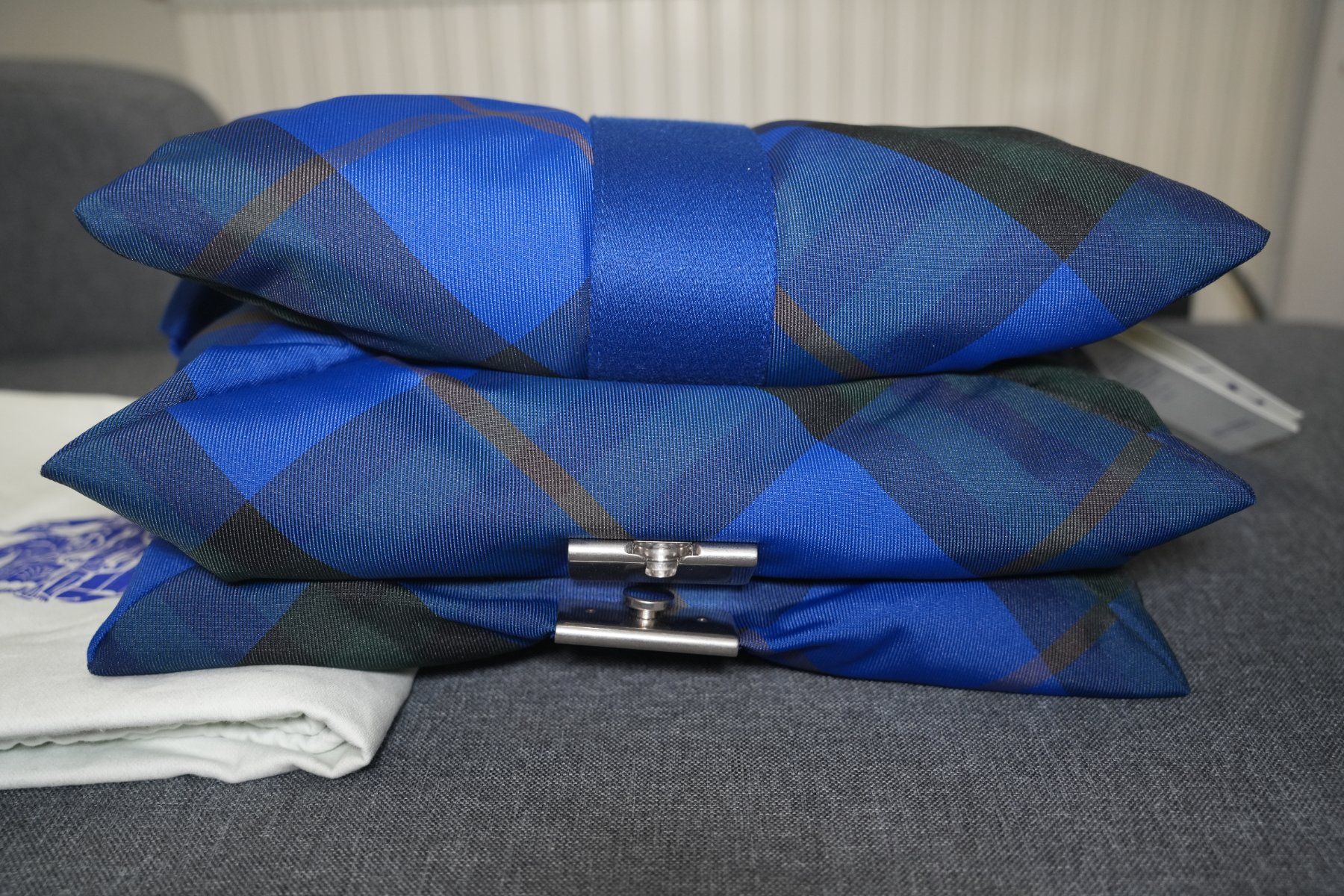Burberry Borse: Burberry Pillow Bag – Nuovo (secondo la descrizione) da Neuchâtel venduto da yan_lq56 7