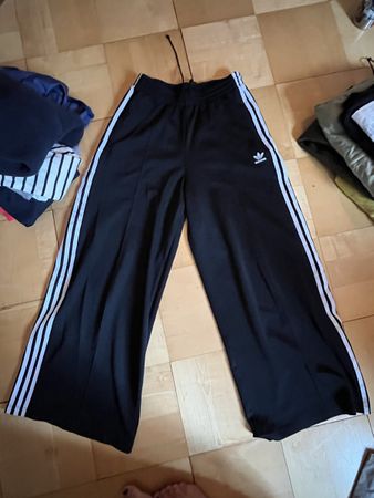 Adidas Trainingshose schwarz Grösse S guter Zustand