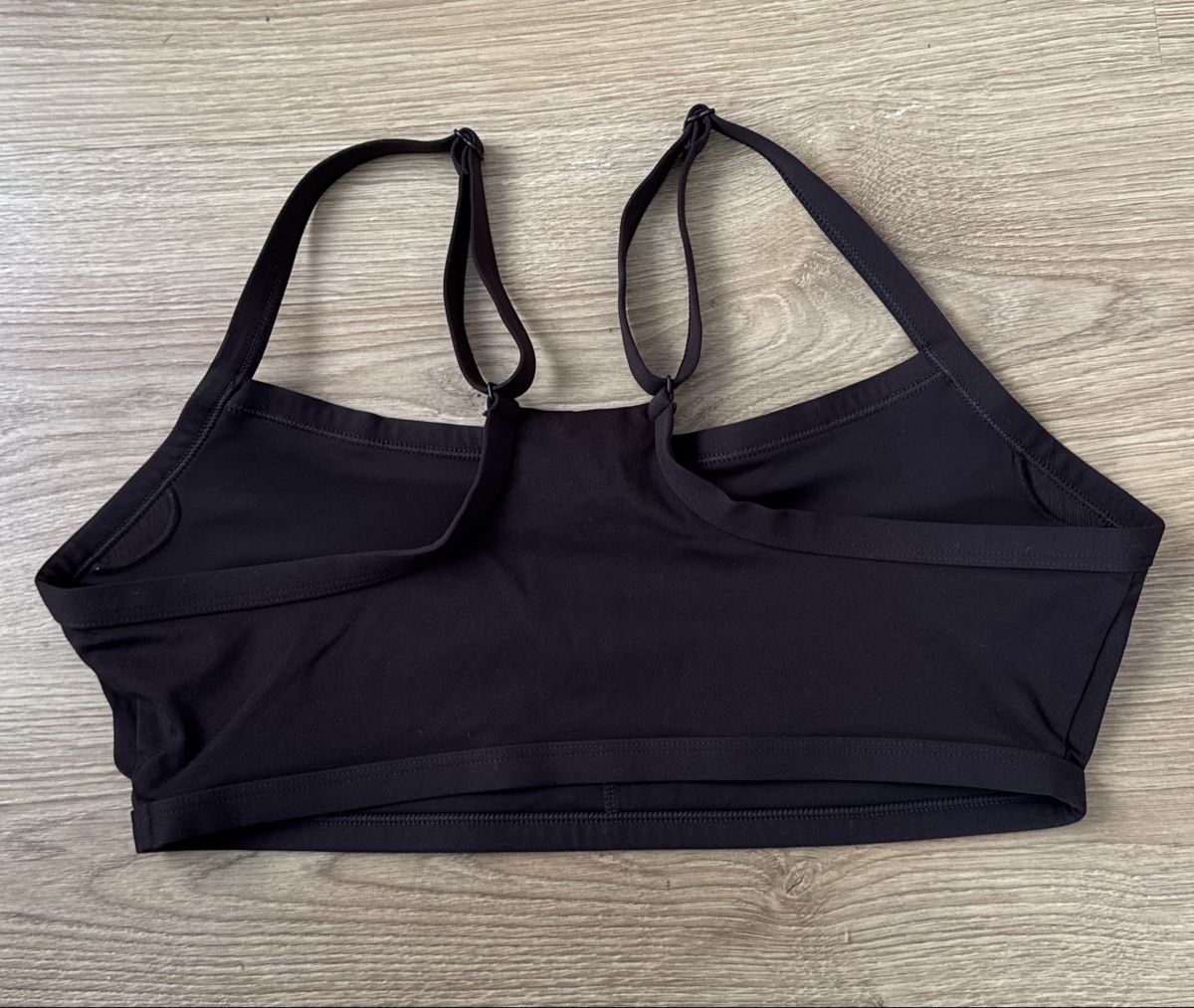 Top: Tala Activewear Sports Bra – Nuovo (secondo la descrizione) da Dinhard venduto da emi_6jdk 1