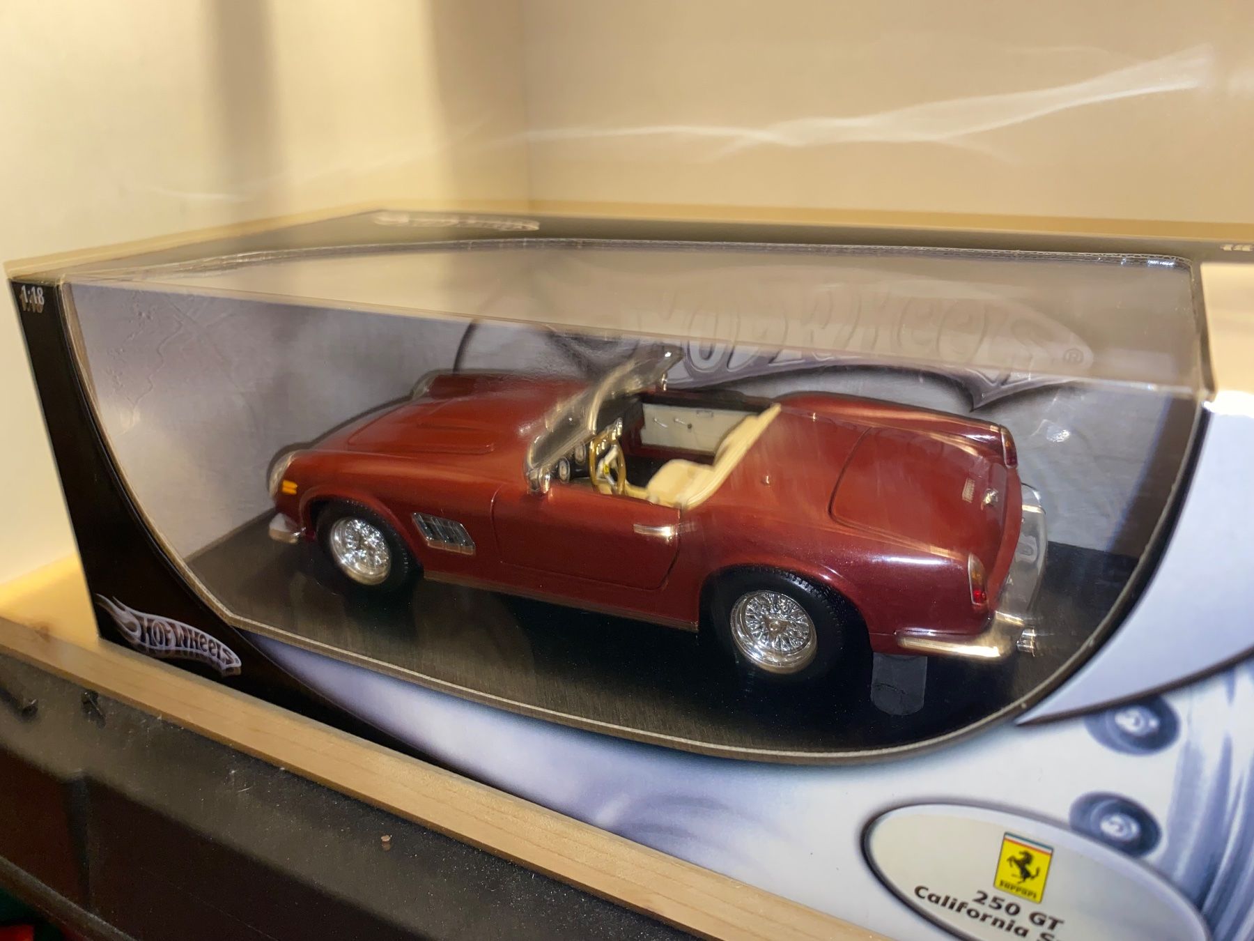 Ferrari Modellini d'auto: Ferrari 250 California 1/18 – Nuovo (secondo la descrizione) da Wohlen AG venduto da PrivatSammlung 1
