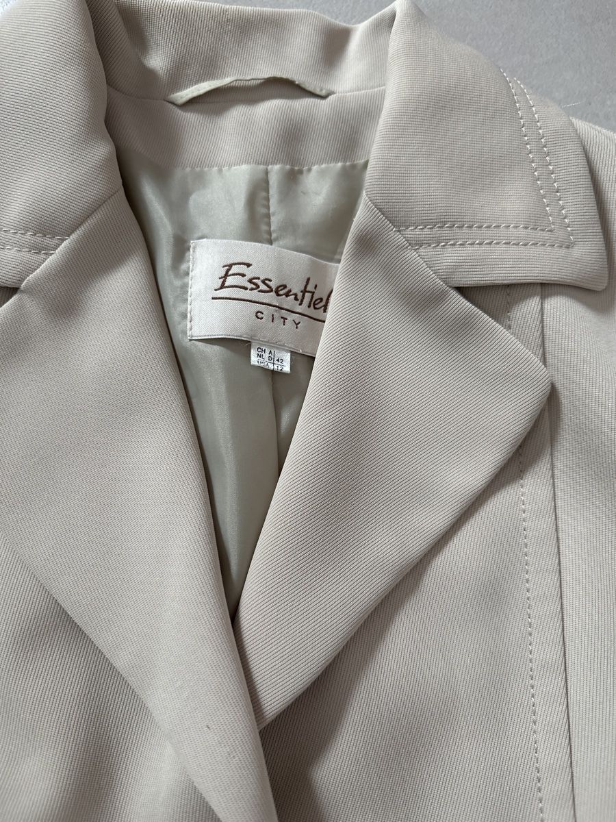 Giacche: Damen Blazer beige Grösse 42 – Usato da Zug venduto da Hehe 1