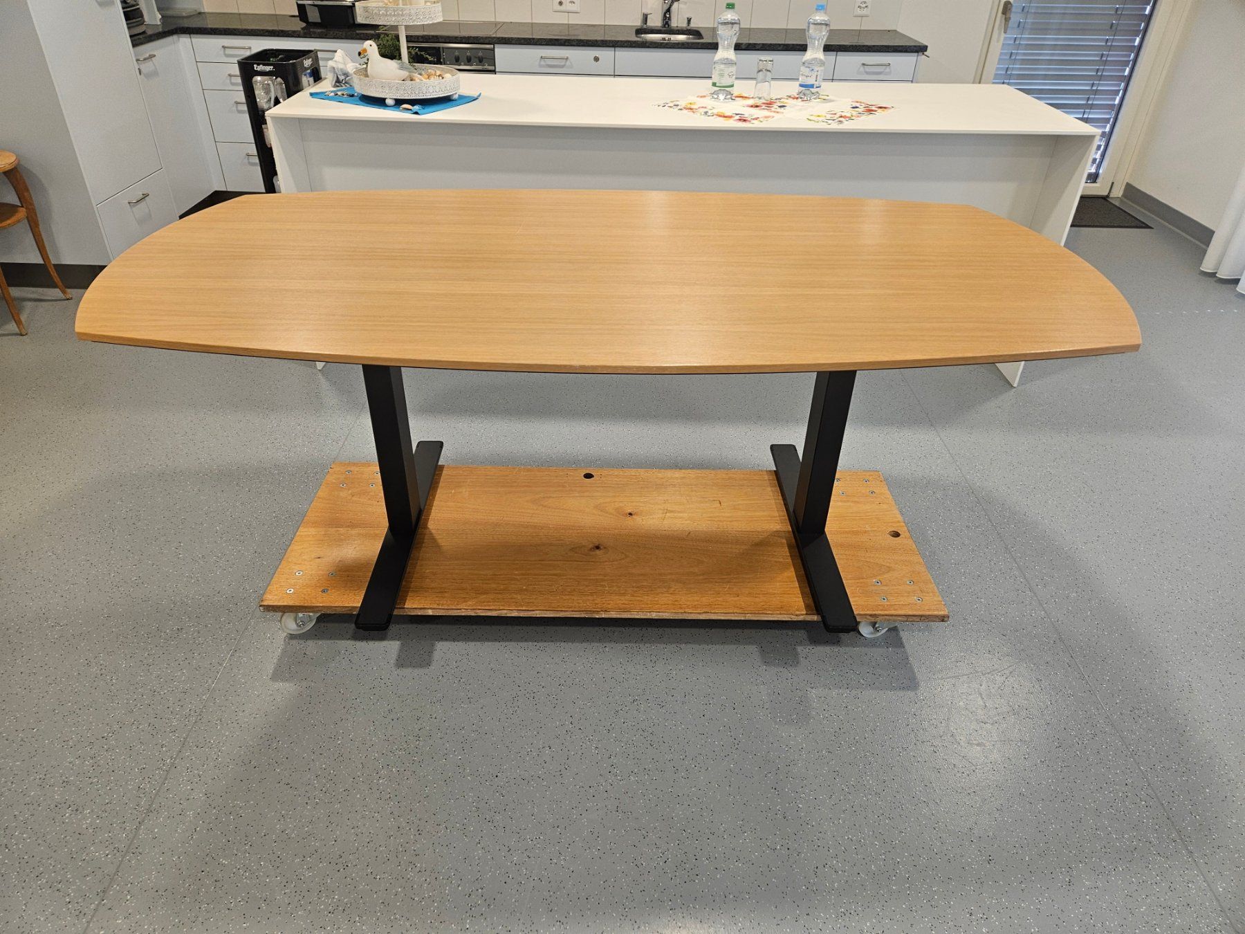 Tables: ZKD Besprechungstisch Eiche Bootsform – D'occasion à Reigoldswil par APH-Moosmatt