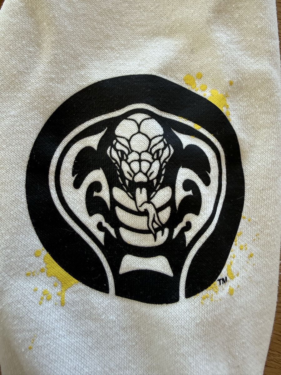 Maglioni & Felpe: Cobra Kai Pullover, Grösse XXS (122/128) – Usato da Goldswil venduto da Fisel 3