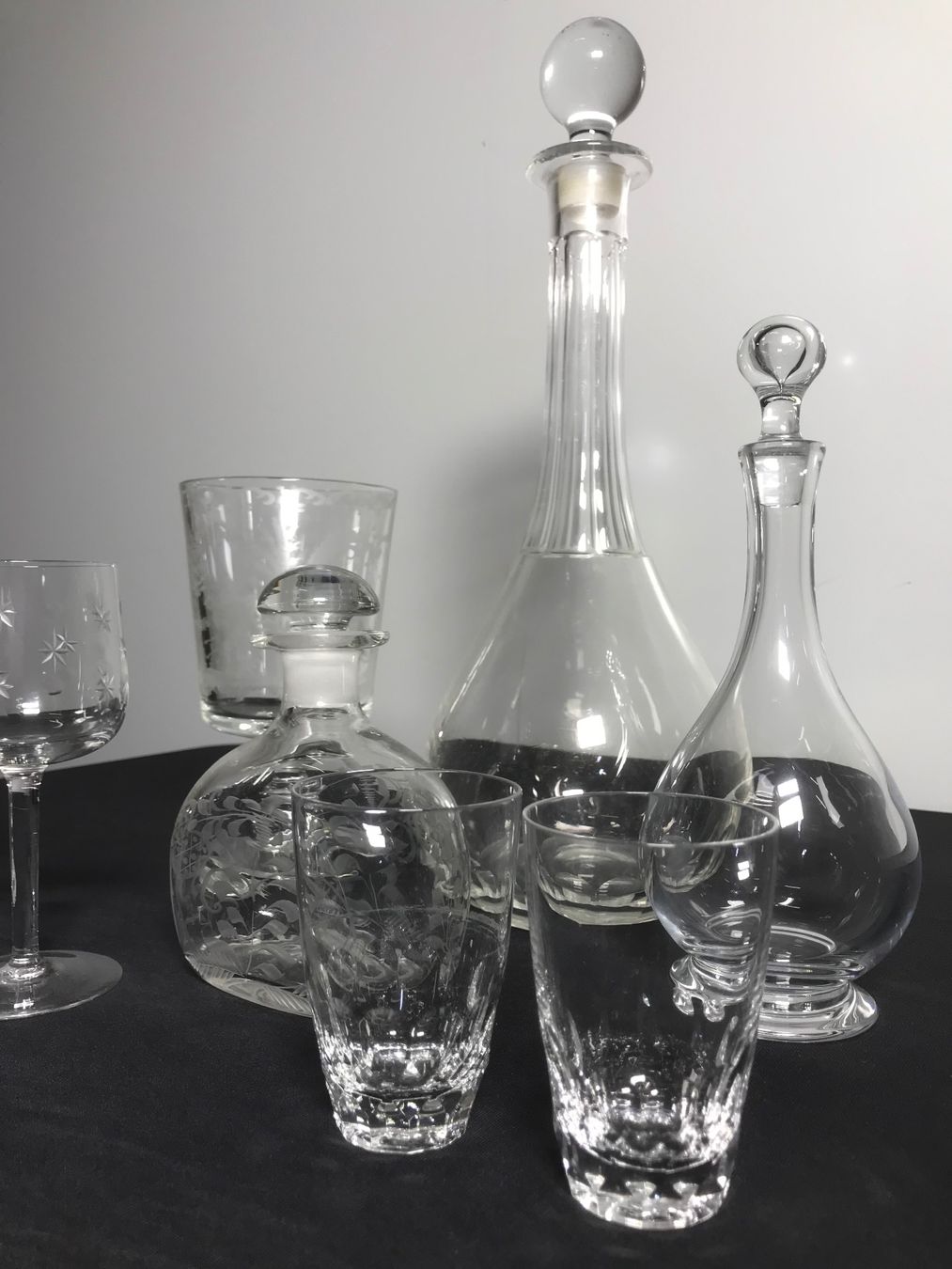 Caraffe: 3 antike Karaffen und 5 Gläser – Usato da Winterthur venduto da efant12 2