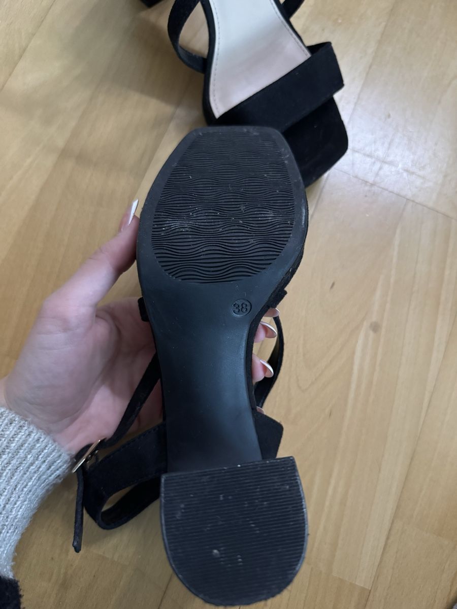 Scarpe da donna: Catwalk Schuhe Schwarz Gr. 38 – Usato da Marbach SG venduto da Noelia.La 3